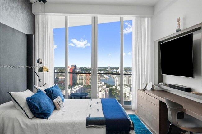 Building Photo - 16901 Collins Ave