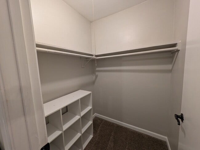 Building Photo - Charming  two story , 2 bedroom, 2.5 bath Condo located the Stratfordshire community !