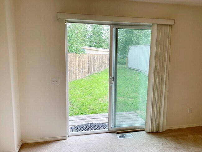 Building Photo - East Anchorage Townhouse with Yard, Garage, and W/D In unit! Close to JBER!