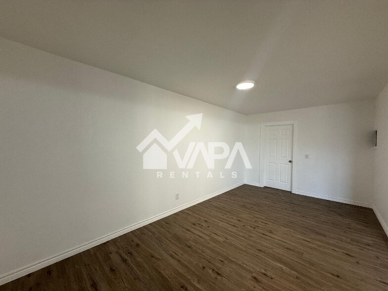 Building Photo - 5714 Elk Lake Dr