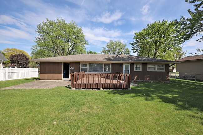 Building Photo - 122 Lela Ln