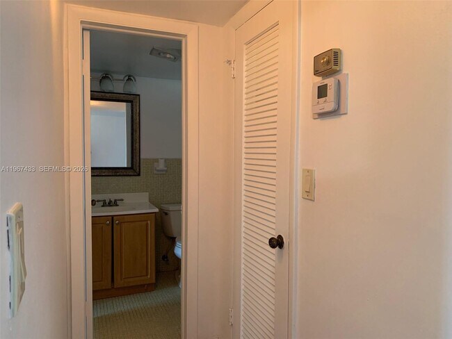 Building Photo - 2859 Leonard Dr