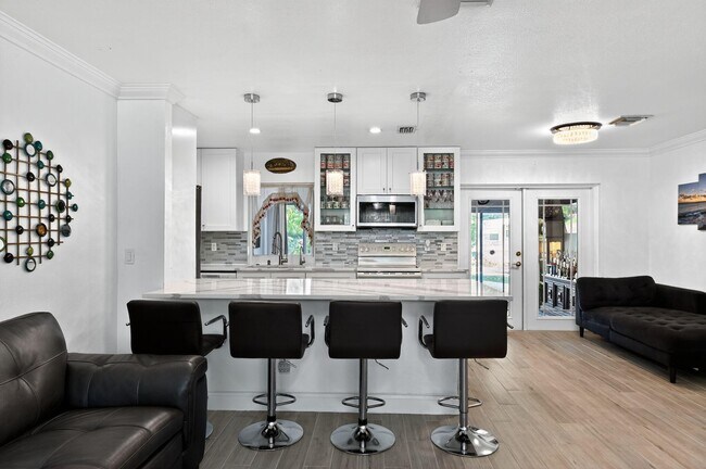Building Photo - 407 Highwood Cir