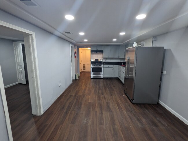 Building Photo - 2539 N Monticello Ave