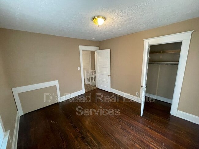 Building Photo - 404 S D St