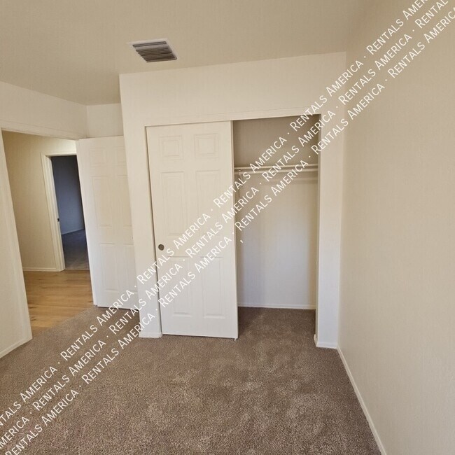 Building Photo - 3460 W Sky Ridge Loop