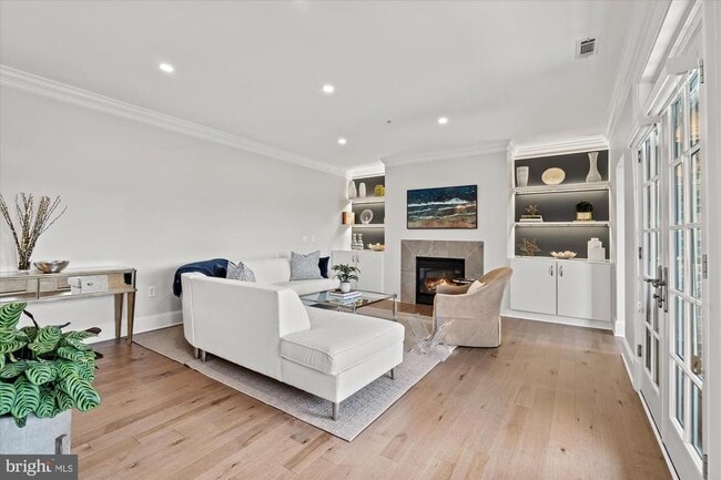 Building Photo - 600 Second St