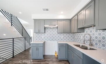Building Photo - 1807 S New Hampshire Ave