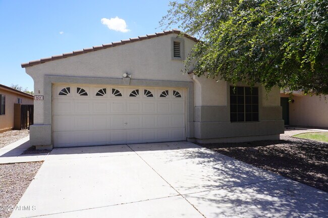 Building Photo - 825 E Lamonte St