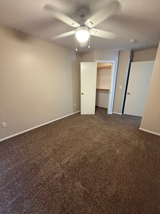 Building Photo - HOUSE FOR RENT