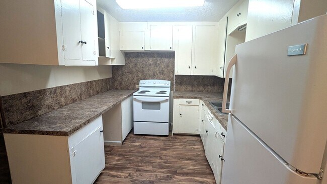 Building Photo - 118 Crescent Dr