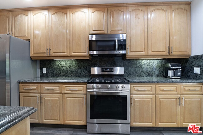 Building Photo - 853 Le Doux Rd