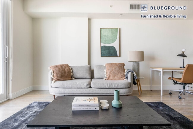 Building Photo - 987 SW 37th Ave