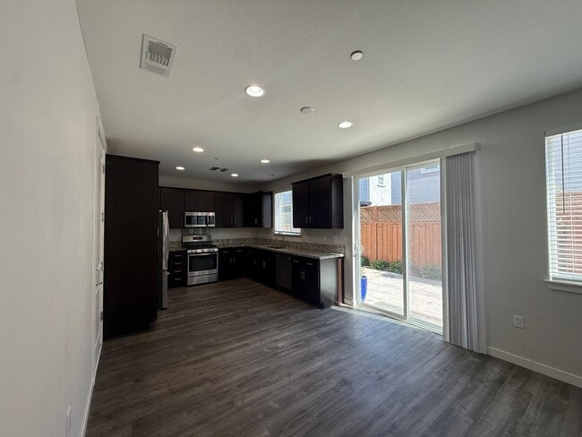 Building Photo - 1261 Damasco Ln
