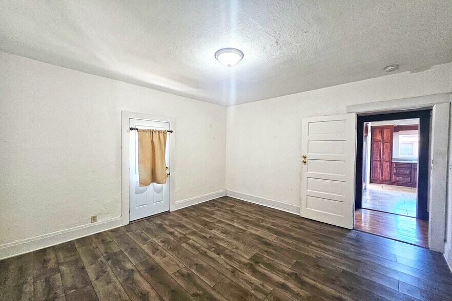 Building Photo - 648 N Heliotrope Dr