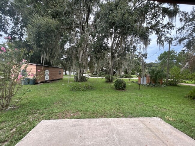 Building Photo - Beautiful 3 Bedroom Home Just Steps from L...
