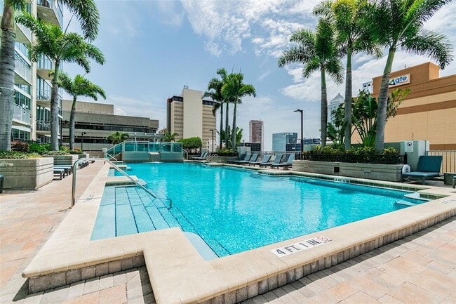 Building Photo - 777 N Ashley Dr