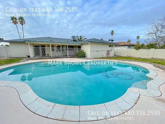 Building Photo - 2308 E Broadmor Dr