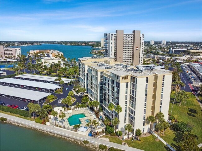 Building Photo - 7400 Sun Island Dr S