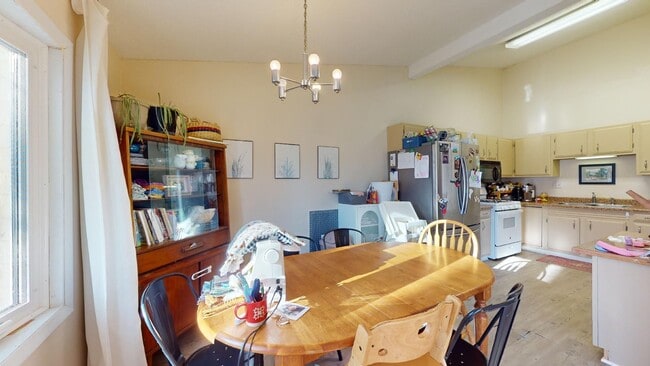 Building Photo - 542 Meadow Ct