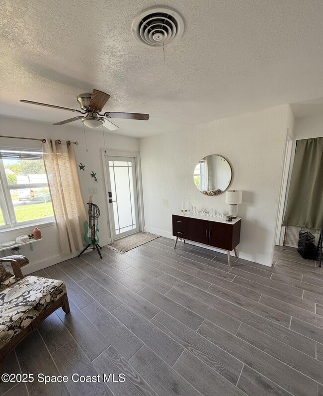 Building Photo - 1185 King St