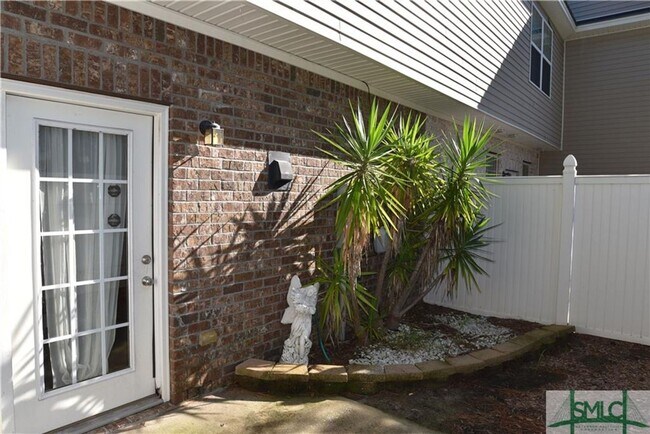Building Photo - Spacious Townhome in Gated Community in Savannah, GA, Available in Sep 2026!!