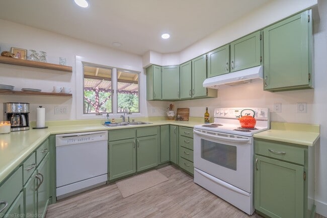 Building Photo - Central location in country setting! In law unit attached to house! MUST SEE!