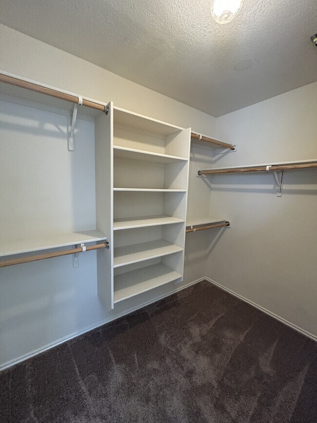 Building Photo - 5304 Willamette Ln