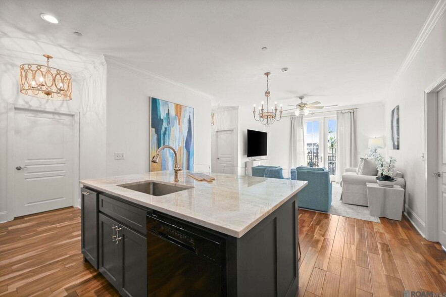 Building Photo - 7707 Bluebonnet Blvd