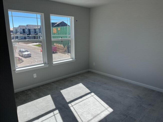 Building Photo - Beautiful Modern 4 Bedroom Home in Superior