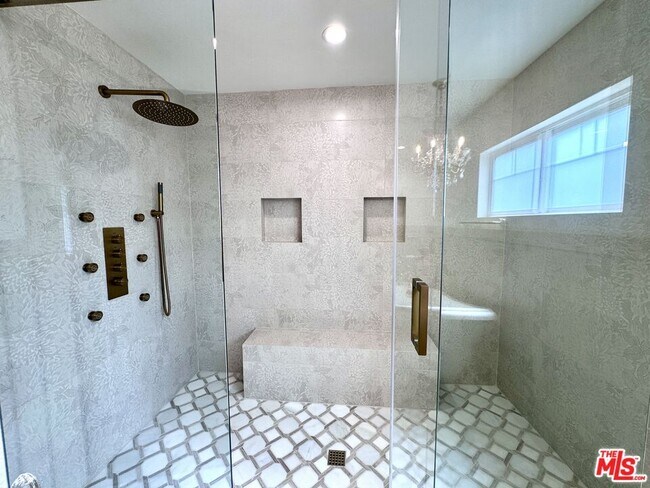 Building Photo - 2180 W 31st St