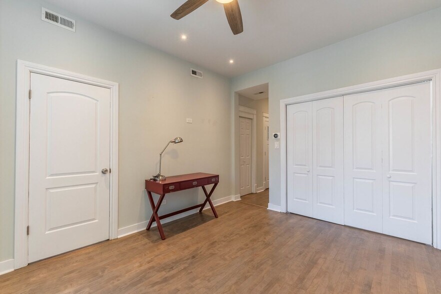 Building Photo - 2729 S Harding Ave