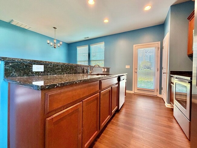 Building Photo - Updated 3BR Townhome | Community Pool, Gym, Pickleball, & Tennis Courts | Easy RTP Access