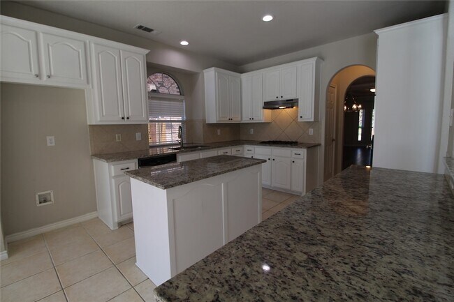 Building Photo - 15195 Shellwood Ln