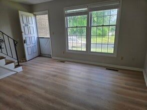 Building Photo - 1244 Colonial Dr