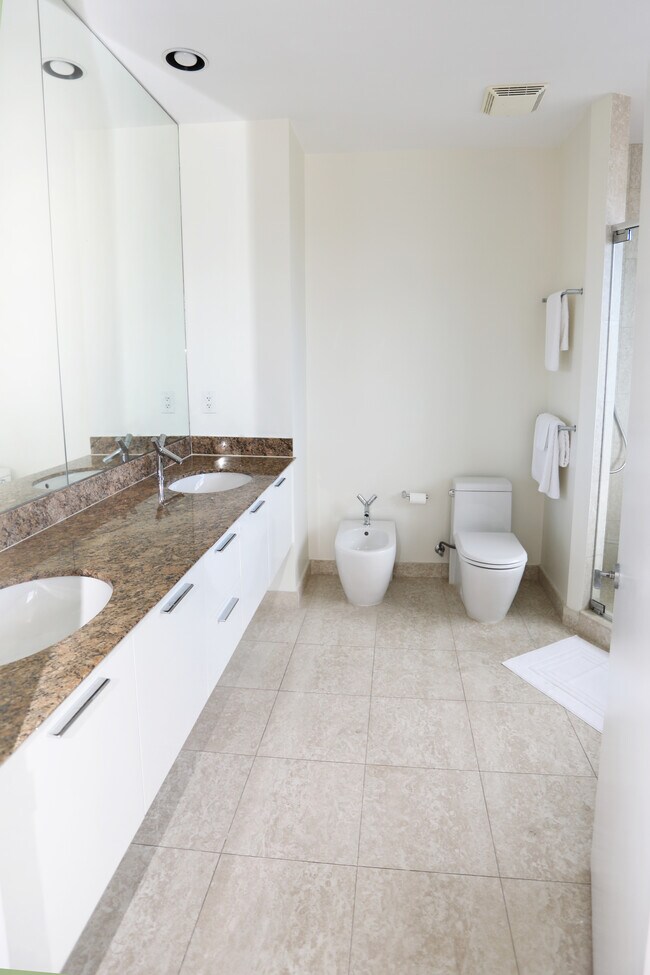 Master bathroom - 400 Alton Rd