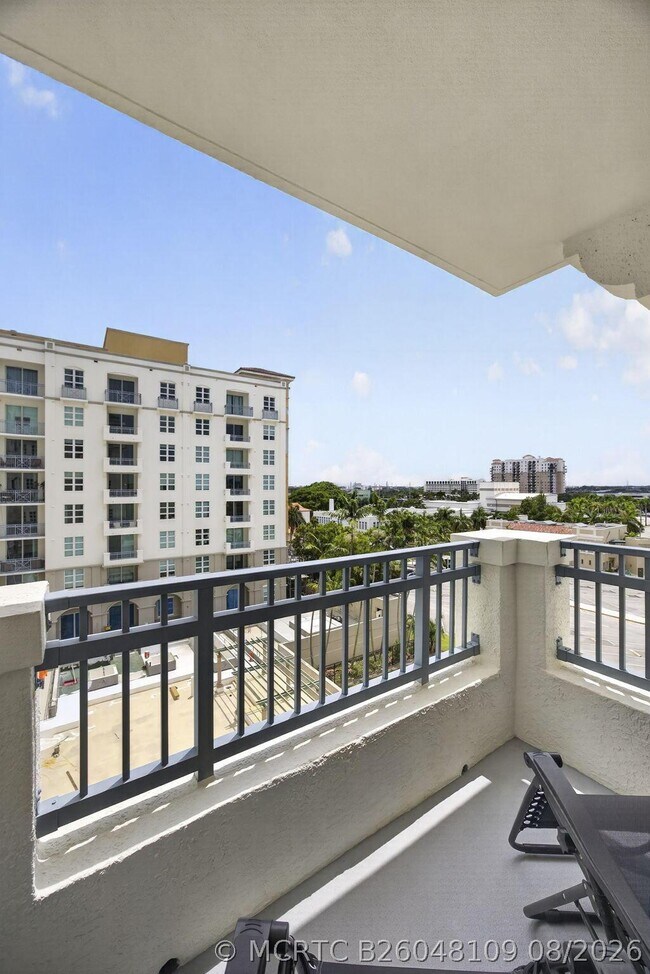 Building Photo - 403 S Sapodilla Ave