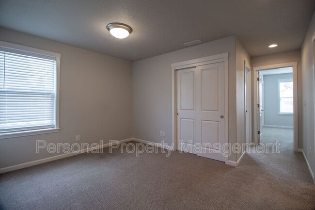 Building Photo - 5716 NE 58th Way