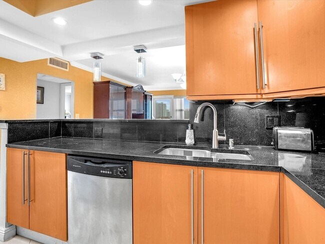 Building Photo - 401 Golden Isles Dr