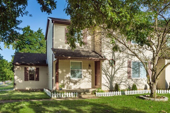 Primary Photo - 7609 Seasons Dr