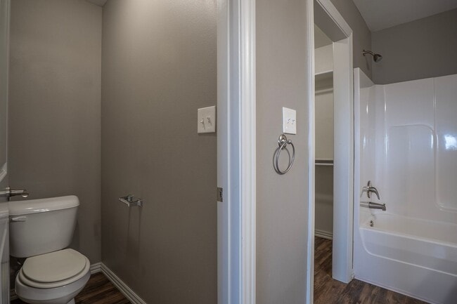 Building Photo - Stunning 3 bedroom, 2 bathroom Home available in Prairie Grove!