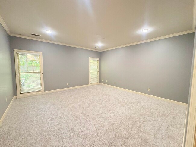 Building Photo - 1850 Wood Oak Dr