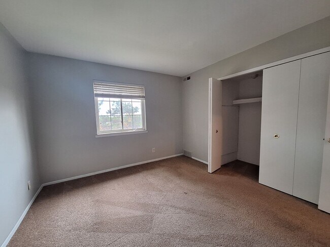 Building Photo - Prime located Condo!