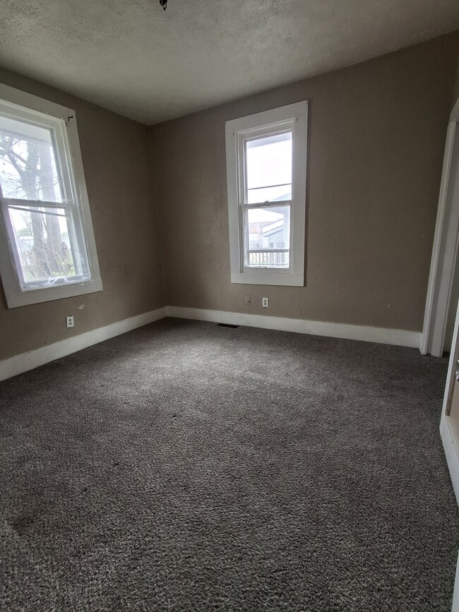 Building Photo - 1611 Main St