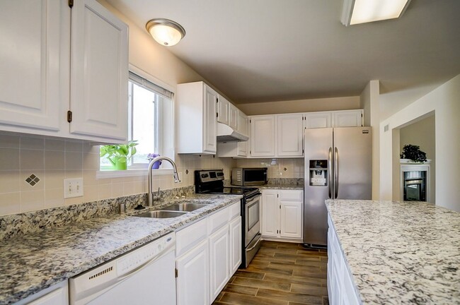 Building Photo - 1237 Jasmine Dr