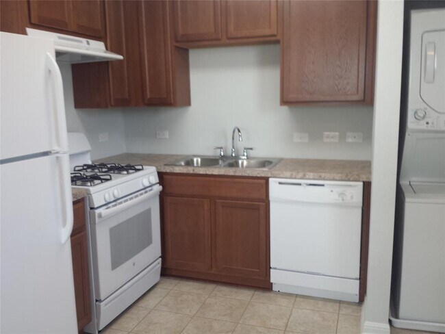 Building Photo - 340 Perry St