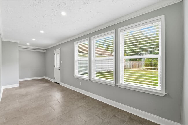 Building Photo - 1406 Grand Valley Dr