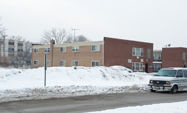 Building Photo - 10525 Crown Rd