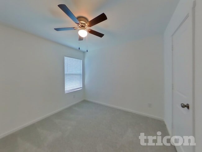 Building Photo - 806 Ginkgo Wy