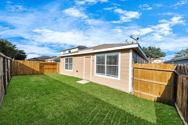 Building Photo - 826 Bandon Ln